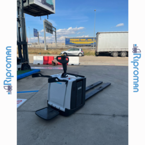 Transpaleta Eléctrica con Plataforma PMR 200 Abatible