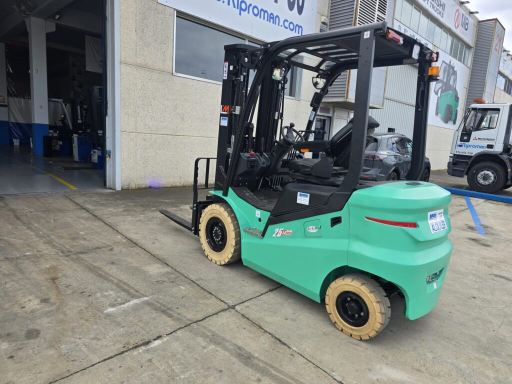 vista trasera de la carretilla MITSUBISHI-LM ECB25Q